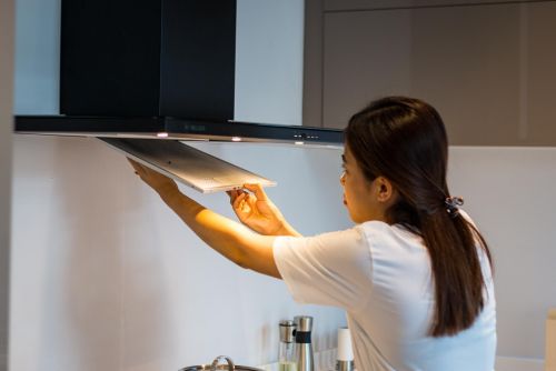 Hướng dẫn mẹo vệ sinh máy hút mùi nhà bếp đơn giản và hiệu quả